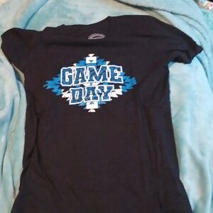 Black shirt that says game day